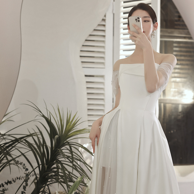 Franse lichte trouwjurk, satij - Photography Natural Lighting recensie en prijs